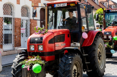 Kiemelt kép a Traktorokkal búcsúztak a várostól a Jávorkás diákok című bejegyzéshez