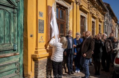 Kiemelt kép a Emléktáblát avattak a mártírhalált halt tatai zsidó orvosok tiszteletére című bejegyzéshez