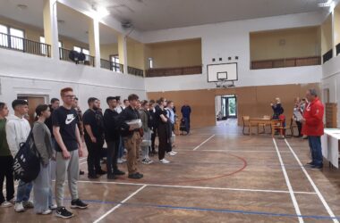 Kiemelt kép a Elsősegélynyújtó versenyt rendeztek diákoknak című bejegyzéshez
