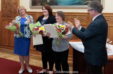 Kiemelt kép a A tatai bölcsődék munkatársait köszöntöttük című bejegyzéshez