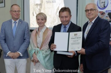 Kiemelt kép a Négy évtizedes településvezetői munkájáért kapott elismerést Schunder Tibor című bejegyzéshez