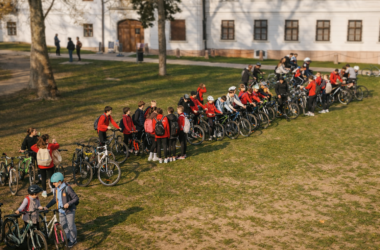 Kiemelt kép a Kerékpáros túrát szerveztek a szabadságharc hőseinek emlékére című bejegyzéshez