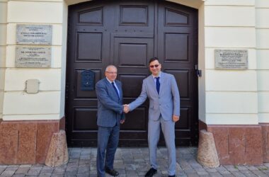 Kiemelt kép a Új igazgató vezeti augusztustól a Tatai Református Gimnáziumot című bejegyzéshez