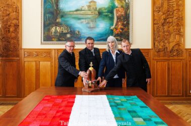 Kiemelt kép a „Szeretnénk elhalványítani a határokat” – A Nemzeti Összetartozás Napja Tatán című bejegyzéshez