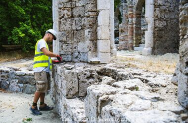 Kiemelt kép a Jó ütemben halad az angolkerti műromok restaurálása című bejegyzéshez
